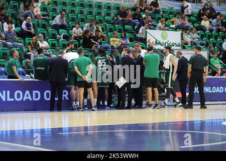 Sassari, Italien. 05. Oktober 2022. Unicaja Malaga during Dinamo BDS Sassari vs Unicaja, Champions League Basketballspiel in Sassari, Italy, October 05 2022 Credit: Independent Photo Agency/Alamy Live News Stockfoto