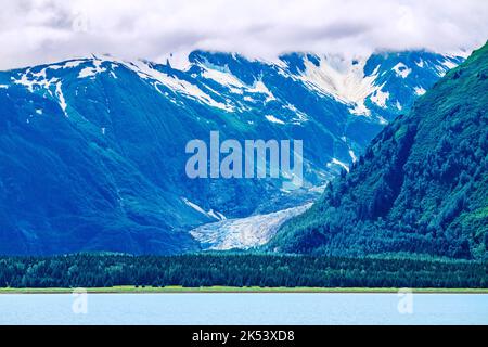 Blick auf Chilkat Inlet, Davidson Glacier & Glacier Bay National Park & Preserve von Moose Meadow; Chilkat State Park; Haines; Alaska; USA Stockfoto