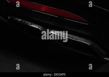 Die AMG Auspuffspitzen in Satin Black auf Einer schwarzen 2020 Mercedes Benz S63 AMG W222 Limousine Stockfoto