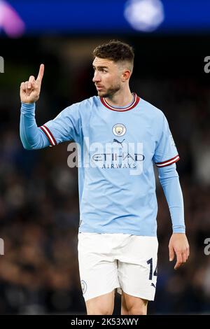 Manchester, Großbritannien. 05. Oktober 2022. Aymeric Laporte aus Manchester City während des UEFA Champions League Group G-Spiels zwischen Manchester City und dem FC Kopenhagen im Etihad Stadium am 5. 2022. Oktober in Manchester, England. (Foto von Daniel Chesterton/phcimages.com) Quelle: PHC Images/Alamy Live News Stockfoto