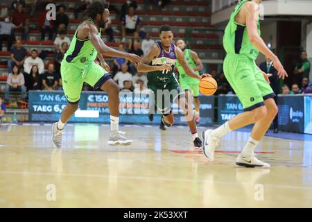 Sassari, Italien. 05. Oktober 2022. Tyson Carter (Unicaja Malaga) während Dinamo BDS Sassari gegen Unicaja, Champions League Basketballspiel in Sassari, Italien, Oktober 05 2022 Quelle: Independent Photo Agency/Alamy Live News Stockfoto