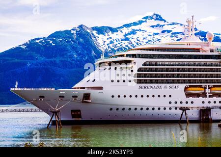 Serenade of the Seas; Royal Caribbean Cruises; Schiff im Hafen; Haines; Alaska; USA Stockfoto