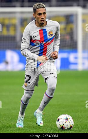 Raphael Dias Belloli aka Raphinha aus Barcelona im Einsatz während des Champions League-Fußballspiels der Gruppe C zwischen dem FC Internazionale und dem FCB Barcelo Stockfoto