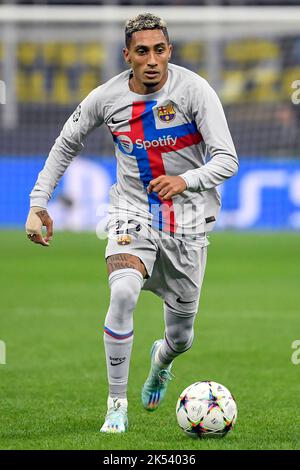 Raphael Dias Belloli aka Raphinha aus Barcelona im Einsatz während des Champions League-Fußballspiels der Gruppe C zwischen dem FC Internazionale und dem FCB Barcelo Stockfoto