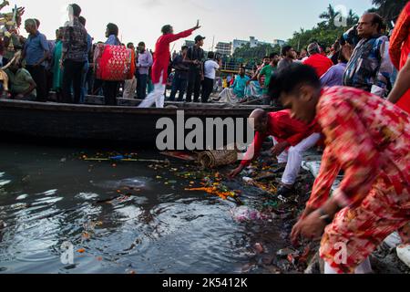 Durga Puja Traditionelles Ritualfestival in Bangladesch 2022. Die fünftägige Durga Puja, das größte religiöse Fest der bengalischsprachigen Anhänger Stockfoto