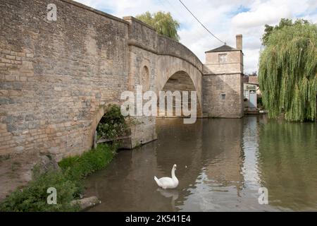 Lechlade an der Themse & Halfpenny Bridge & toll House, Cotswolds, Gloucetershire, England Stockfoto