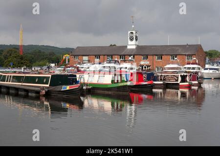 Stourport am Severn Canal Wharf, Kanalbecken, Stourport Ring, Staffordshire & Worcestershire Canal, Worcs, England Stockfoto