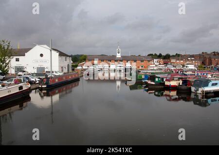 Stourport am Severn Canal Wharf, Kanalbecken, Stourport Ring, Staffordshire & Worcestershire Canal, Worcs, England Stockfoto