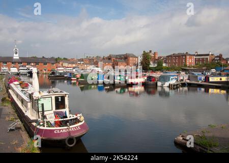 Stourport am Severn Canal Wharf, Kanalbecken, Stourport Ring, Staffordshire & Worcestershire Canal, Worcs, England Stockfoto