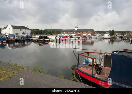 Stourport am Severn Canal Wharf, Kanalbecken, Stourport Ring, Staffordshire & Worcestershire Canal, Worcs, England Stockfoto