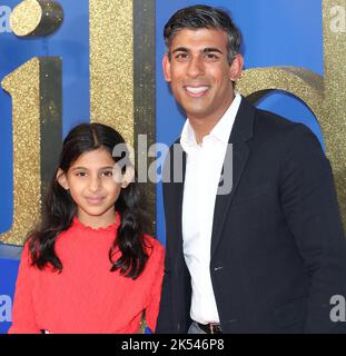 Rishi Sunak, Anoushka Sunak nehmen an der Weltpremiere von Roald Dahls Matilda The Musical Teil, die von Sony Picters in Kinos in ganz Großbritannien und Irland veröffentlicht wurde Stockfoto