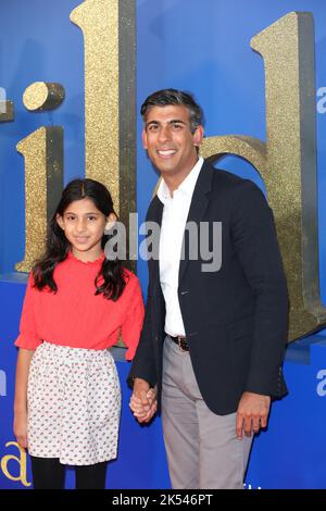 Rishi Sunak, Anoushka Sunak nehmen an der Weltpremiere von Roald Dahls Matilda The Musical Teil, die von Sony Picters in Kinos in ganz Großbritannien und Irland veröffentlicht wurde Stockfoto