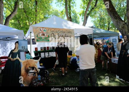 NorCal/Central Valley Outlanders Stand auf dem Scottish Highland Gathering and Games 156., das im September 2022 in Alameda County, Kalifornien, gefeiert wurde. Stockfoto