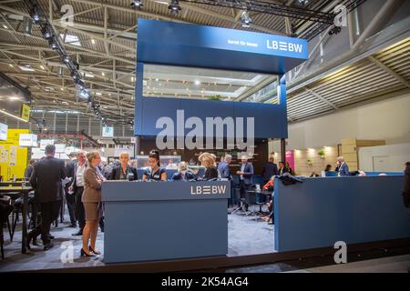 Landesbank Baden-Württemberg LB BW bei der 24. Internationale Fachmesse für Immobilien und Investitionen Expo Real am 5.10.2022 in München. Seit 1998 findet die Fachmesse für Immobilien und Investitionen jährlich im Oktober in der bayerischen Landeshauptstadt München statt. Heuer vom 4.10.2022 bis zum 6.10.2022. - Landesbank Baden-Württemberg LB BW auf der Internationalen Fachmesse für Immobilien und Investitionen Expo Real 24. am 5. Oktober 2022 in München. Seit 1998 findet die Real Expo in München statt, dieses Jahr vom 4. Oktober bis 6. Oktober. (Foto von Alexander Pohl/Sipa USA) Stockfoto