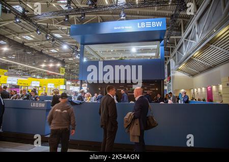 Landesbank Baden-Württemberg LB BW bei der 24. Internationale Fachmesse für Immobilien und Investitionen Expo Real am 5.10.2022 in München. Seit 1998 findet die Fachmesse für Immobilien und Investitionen jährlich im Oktober in der bayerischen Landeshauptstadt München statt. Heuer vom 4.10.2022 bis zum 6.10.2022. - Landesbank Baden-Württemberg LB BW auf der Internationalen Fachmesse für Immobilien und Investitionen Expo Real 24. am 5. Oktober 2022 in München. Seit 1998 findet die Real Expo in München statt, dieses Jahr vom 4. Oktober bis 6. Oktober. (Foto von Alexander Pohl/Sipa USA) Stockfoto