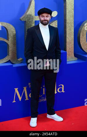 London, UK , 05/10/2022, Philip Barantini kommt zu den Darstellern und Filmemacher nehmen an der Pressekonferenz des BFI London Film Festival für Roald Dahls Matilda The Musical Teil, die von Sony Picters in Kinos in ganz Großbritannien und Irland vom 25.. November bis 5.. Oktober 2022 in London, Großbritannien, veröffentlicht wurde. Stockfoto