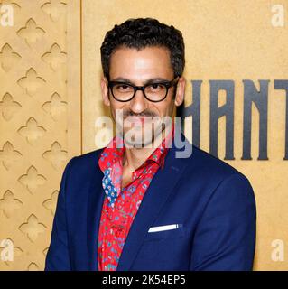 Los Angeles, CA, 3. Oktober, Adam Tsekhman nimmt an der Premiere von Apple Shantaram im Regency Bruin Theater Teil Stockfoto