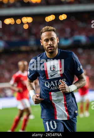 Lissabon, Portugal. 05. Oktober 2022. Neymar da Silva Santos Júnior, bekannt als Neymar von Paris Saint-Germain, gesehen während des UEFA Champions League Group H Fußballspiels zwischen SL Benfica und Paris Saint-German im Estadio da Luz. Endergebnis: SL Benfica 1:1 Paris Saint-Germain. (Foto von Hugo Amaral/SOPA Images/Sipa USA) Quelle: SIPA USA/Alamy Live News Stockfoto