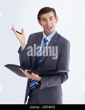 Oh, sagen Sie nicht. Ein entzückter junger Geschäftsmann hält sein Notizbuch und gestikuliert fröhlich. Stockfoto