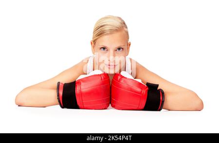 Bereit für einige Konkurrenz. Porträt einer schönen Frau, die mit Boxhandschuhen auf dem Boden liegt. Stockfoto