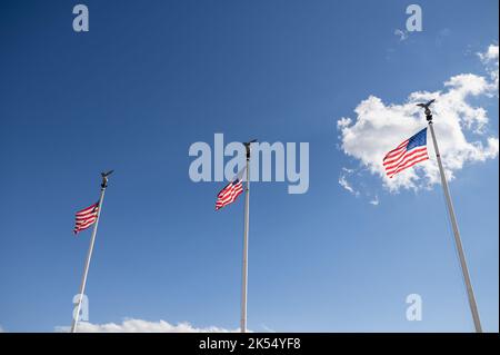 Amerikanische Flaggen schossen aus tiefem Winkel Stockfoto