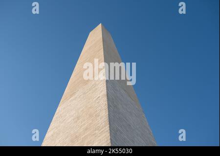 Washington DC, USA September 22 das Washington Monument wurde aus einem niedrigen Winkel aufgenommen Stockfoto