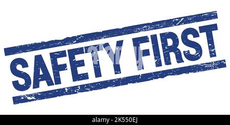 SICHERHEIT ERSTER Text auf blauem Rechteck Stempelzeichen geschrieben. Stockfoto