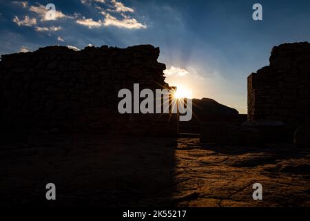 Ehemaliger Friedhof von Sant Romà de Sau, heute fast das ganze Jahr unter Wasser aufgrund des Stausees Bau in den frühen 1960er Jahren Stockfoto