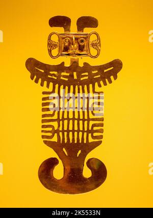 Kolumbien, Bogota Ausstellungsgegenstände im Goldmuseum. Wenn er in eine Fledermaus und einen jaguar verwandelt wird, ruft der Mensch die Kräfte, das Wissen und das ha hervor und verschmilzt sie Stockfoto