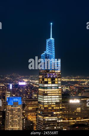 New York City, USA - 18. September 2022 Nachtansicht der Wolkenkratzer von New York Manhattan Island Stockfoto