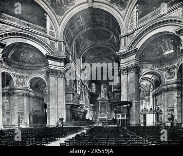 Das Innere der St Paul's Cathedral, London, historischer Blick auf die große Kathedrale von Sir Christopher Wren und ihr monumentales Schiff Stockfoto