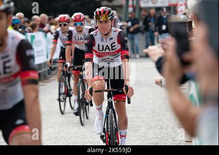 Tadej Poga?ar, VAE Team Emirates während der Tre Valli Varesine, Street Cycling in Busto Arsizio/Varese, Italien, Oktober 04 2022 Stockfoto