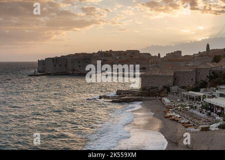 Dämmerung Dämmerung nach Sonnenuntergang, blaue Stunde, in Dubrovnik Altstadt, Kroatien Stockfoto