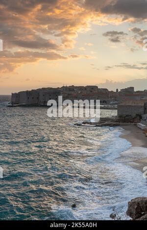 Dämmerung Dämmerung nach Sonnenuntergang, blaue Stunde, in Dubrovnik Altstadt, Kroatien Stockfoto