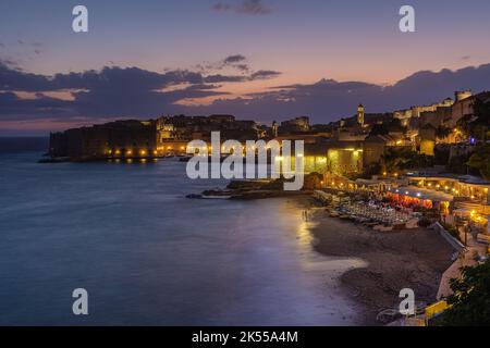 Dämmerung Dämmerung nach Sonnenuntergang, blaue Stunde, in Dubrovnik Altstadt, Kroatien Stockfoto