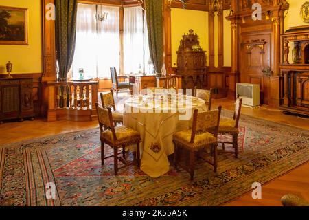 Sinaia, Rumänien - 26. März 2015: Details des Innenraums von Schloss Peles, Speisesaal Stockfoto