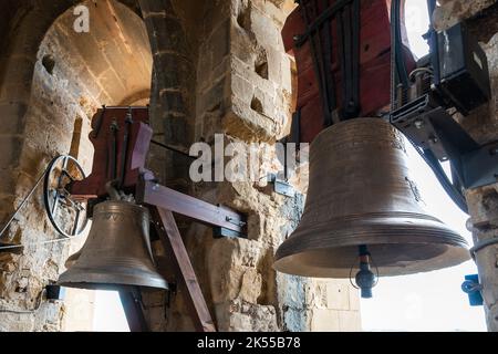 Glocken im Turm der Kathedrale, Huesca, in der Provinz Aragon, Spanien Stockfoto