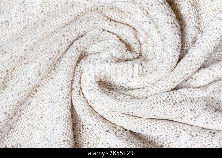 Weißes Makro-Foto von strukturiertem Jersey und Stricken von Pullover oder Sweatshirt. Muster und Hintergrund für Mode Warm Herbst Konzept. Stockfoto