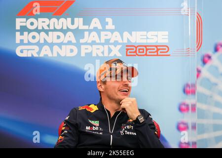 Suzuka, Japan. 6. Oktober 2022. Der Niederländer von Red Bull Racing, Max Verstappen, nimmt an einer Pressekonferenz im Vorfeld des Großen Preises der Formel 1 in Suzuka, Japan, am 6. Oktober 2022 Teil. Quelle: Zhang Xiaoyu/Xinhua/Alamy Live News Stockfoto