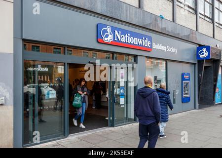 Eine Zweigstelle der Nationwide Building Society in Camden Town, London, Großbritannien Stockfoto