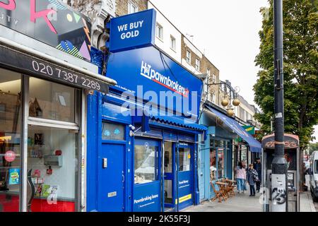 Eine Niederlassung von H & T Pfandhäusern in Camden Town, London, Großbritannien Stockfoto