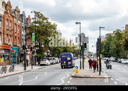 Blick nach Süden entlang der Holloway Road in der Nag's Head Gegend von Islington, London, Großbritannien Stockfoto