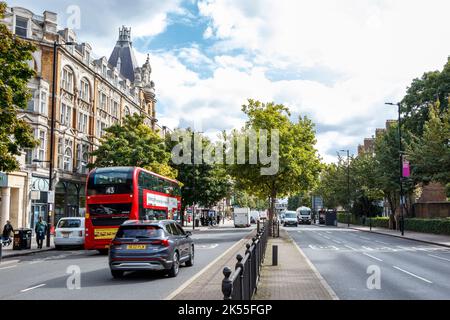 Blick nach Süden entlang der Holloway Road in der Nag's Head Gegend von Islington, London, Großbritannien Stockfoto