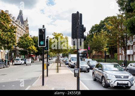 Blick nach Süden entlang der Holloway Road in der Nag's Head Gegend von Islington, London, Großbritannien Stockfoto