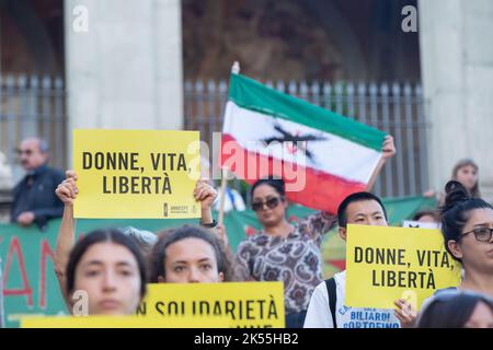 Rom, Italien. 05. Oktober 2022. Sit-in organisiert von Amnesty International Italia in Solidarität mit iranischen Frauen in Rom (Foto: Matteo Nardone/Pacific Press/Sipa USA) Quelle: SIPA USA/Alamy Live News Stockfoto