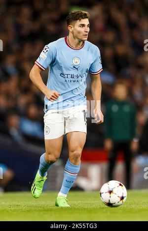 Manchester, Großbritannien. 05. Oktober 2022. Julian Alvarez von Manchester City während des UEFA Champions League Group G-Spiels zwischen Manchester City und dem FC Kopenhagen im Etihad Stadium am 5. 2022. Oktober in Manchester, England. (Foto von Daniel Chesterton/phcimages.com) Quelle: PHC Images/Alamy Live News Stockfoto