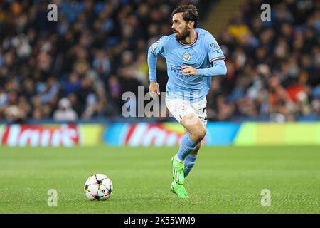 Manchester, Großbritannien. 05. Oktober 2022. Bernardo Silva aus Manchester City während des UEFA Champions League-Spiels zwischen Manchester City und F.C. Kopenhagen im Etihad Stadium, Manchester, England am 5. Oktober 2022. Foto von Ben Wright. Nur zur redaktionellen Verwendung, Lizenz für kommerzielle Nutzung erforderlich. Keine Verwendung bei Wetten, Spielen oder Veröffentlichungen einzelner Clubs/Vereine/Spieler. Kredit: UK Sports Pics Ltd/Alamy Live Nachrichten Stockfoto