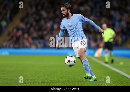 Manchester, Großbritannien. 05. Oktober 2022. Bernardo Silva aus Manchester City während des UEFA Champions League-Spiels zwischen Manchester City und F.C. Kopenhagen im Etihad Stadium, Manchester, England am 5. Oktober 2022. Foto von Ben Wright. Nur zur redaktionellen Verwendung, Lizenz für kommerzielle Nutzung erforderlich. Keine Verwendung bei Wetten, Spielen oder Veröffentlichungen einzelner Clubs/Vereine/Spieler. Kredit: UK Sports Pics Ltd/Alamy Live Nachrichten Stockfoto
