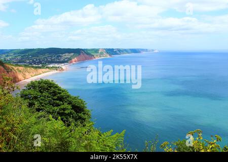 Blick auf Sidmouth, Devon an einem sonnigen Sommertag vom High Peak Scenic Point entlang des Southwest Coast Path Stockfoto