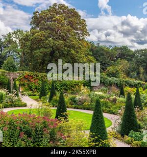 Der Upper Walled Garden im September in Aberglasney Stockfoto